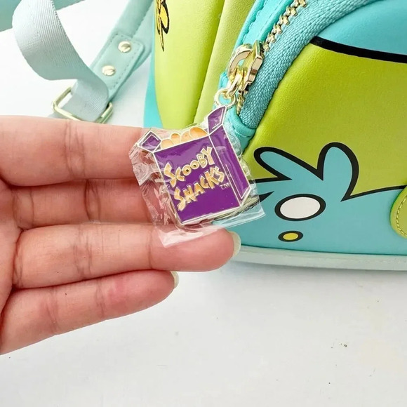 SCOOBY DOO Loungefly Mystery Machine Mini Backpack GLOW IN THE DARK - Picture 3 of 4